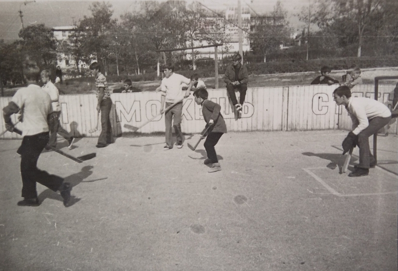 Дворовой хоккей. Стрелецкая. Площадка подросткового клуба Горизонт. Начало 70-х годов