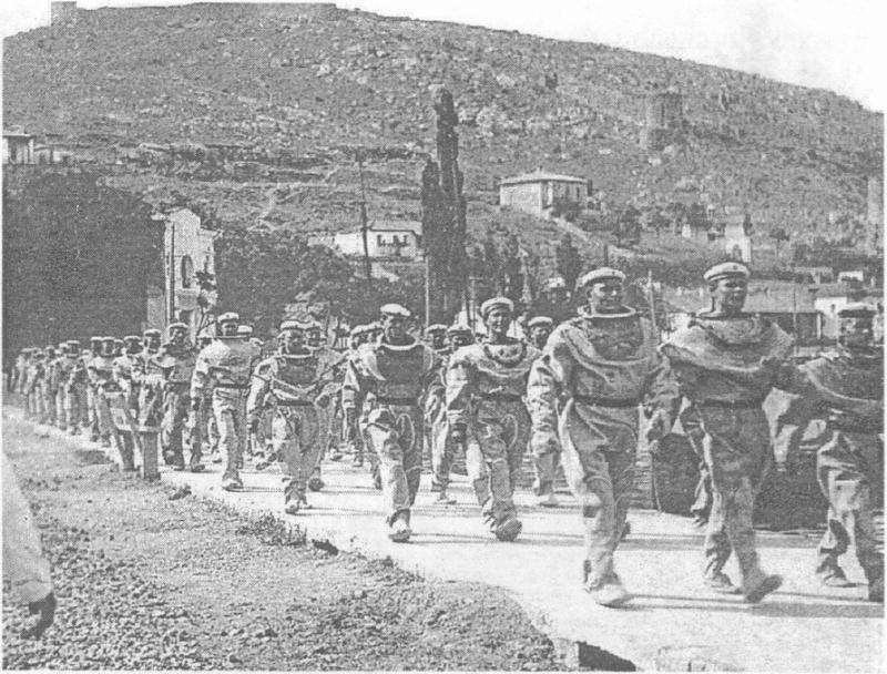 Эпроновцы на параде в Балаклаве. 30-е годы.