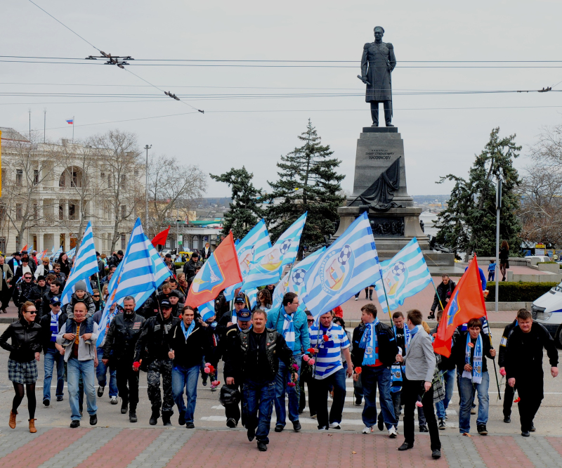 Мотопробег. Участники на площади Нахимова.
