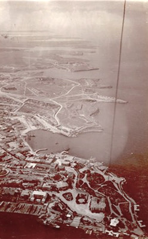 Фото с воздушного шара. Нахимовская площадь, гостиница Киста, Графская пристань. 1902 г.