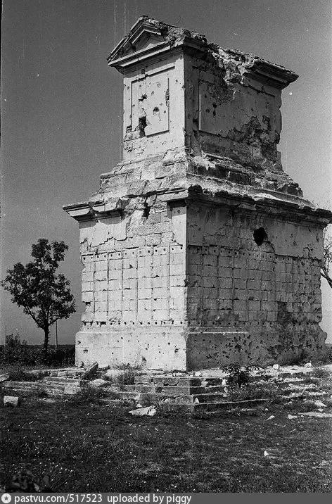 Француузское кладбище. Мавзолей. 1967 г.