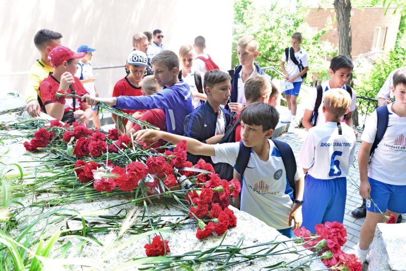 Возложение.