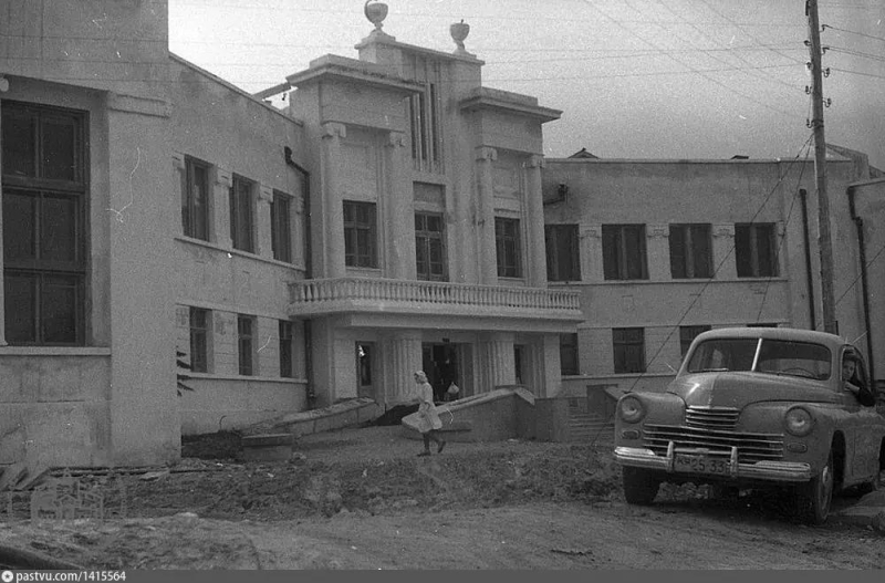 Главный корпус Первой горбольницы. 1950 г.