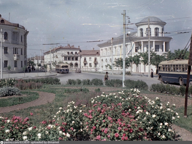 Городская библиотека имени Л. Н. Толстого. 60-е годы