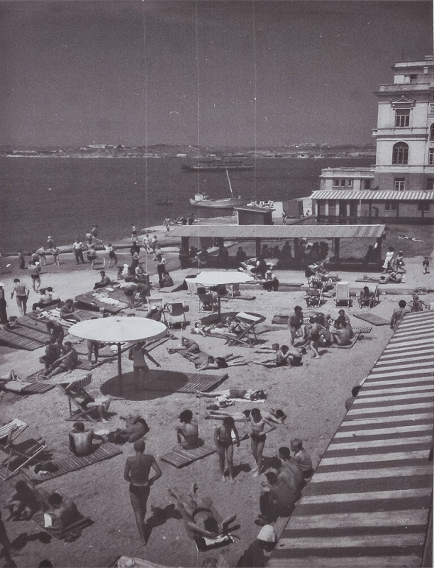 Городской пляж на Приморском...