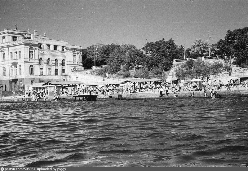 Городской пляж на Приморском