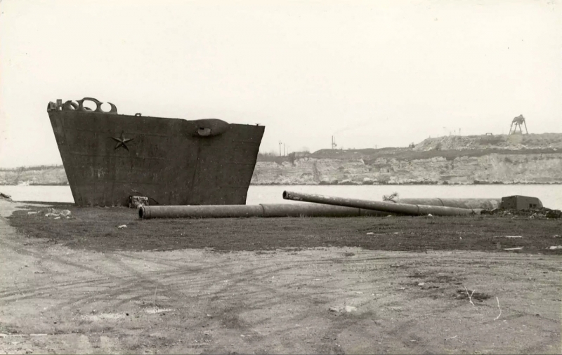 Херсонес. Колбаса. Носовой отсек крейсера Слава и орудия с Новороссийска