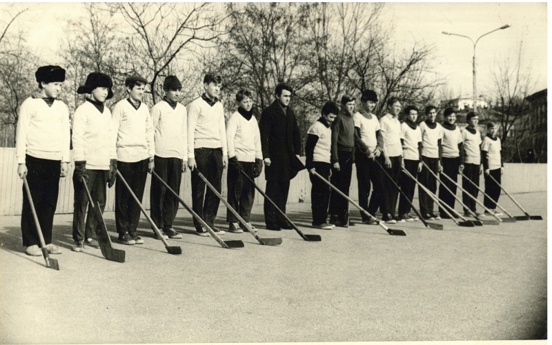 Хоккей в Комсомольском парке. Начало 70 х годов