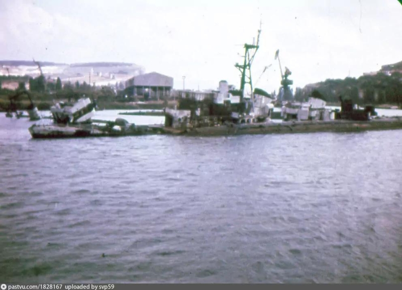 Инкерман. Кладбище кораблей. у Вторчермета. 1988 г.