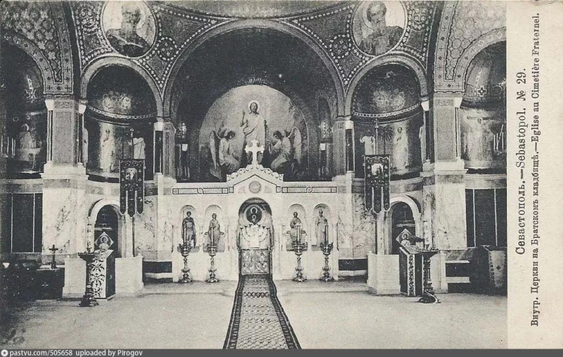 Интерьер Никольской церкви на Братском кладбище. Начало 20-го века.