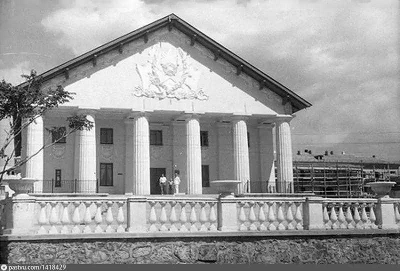 Клуб Севморзавода. 1953 г.