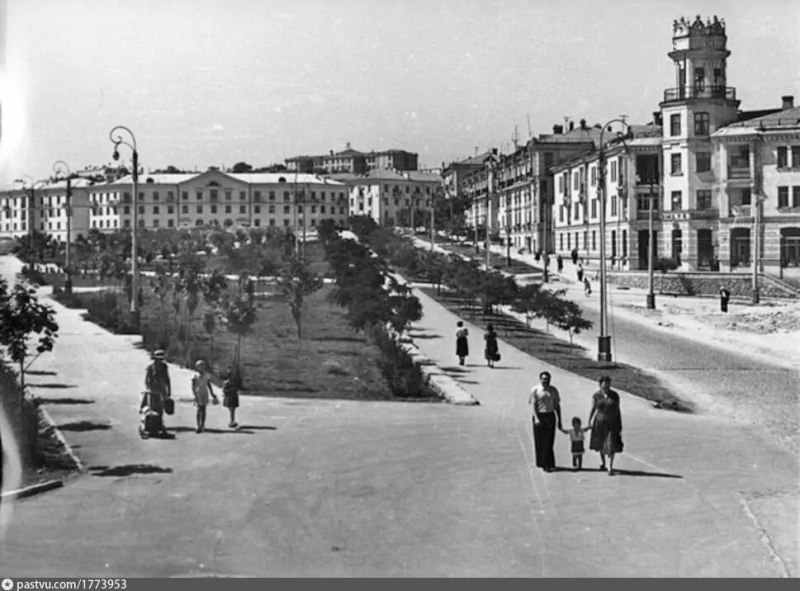 Комсомольский парк и улица Парковая (Генерала Петрова). 1958 г.