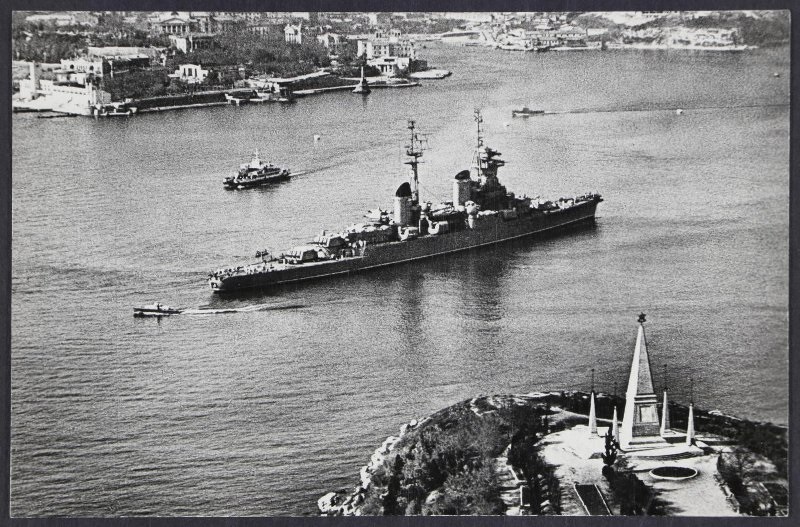 Крейсер Михаил Кутузов.На переднем плане мыс Кордон с монументом бойцам Приморской армии освободителям Севастополя.
