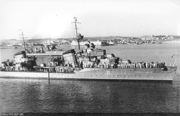 Легендарный эсминец Сообразительный. Здесь на нем № 11, а я понмню его по №13!