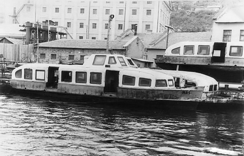 Легендарный катер - коробка, ходивший по бухтам все 50-е и 60-е годы.