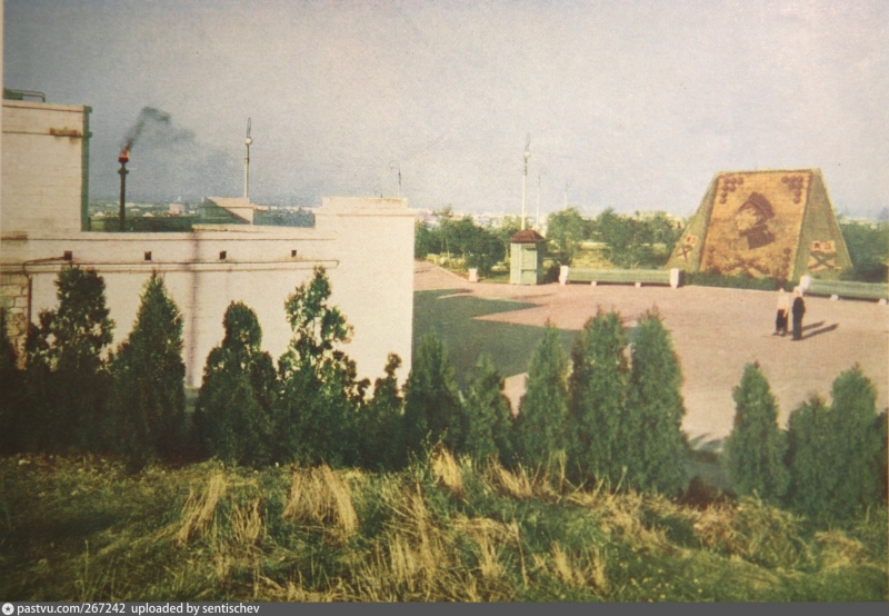 Малахов курган. Оборонительная башня и инстоляция П.С. Нахимова