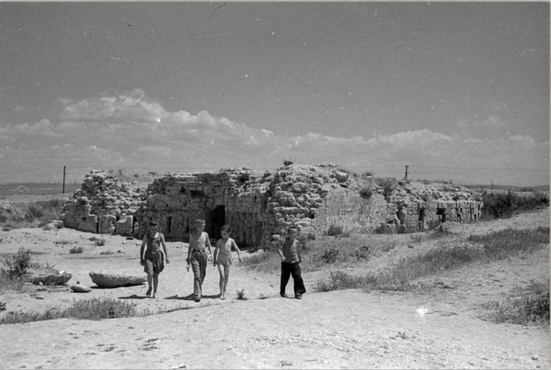 Малахов курган. Развалины оборонительной башни. 50-е годы