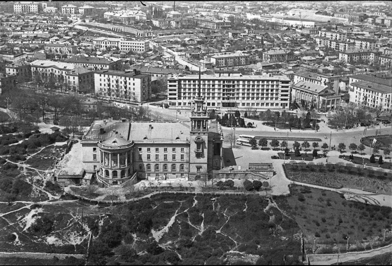 Матросский клуб, площадь Ушакова и гостиница Украина