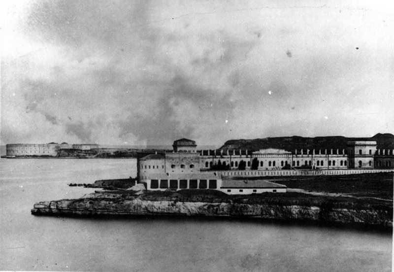 Михайловская и Константиновская батареи.