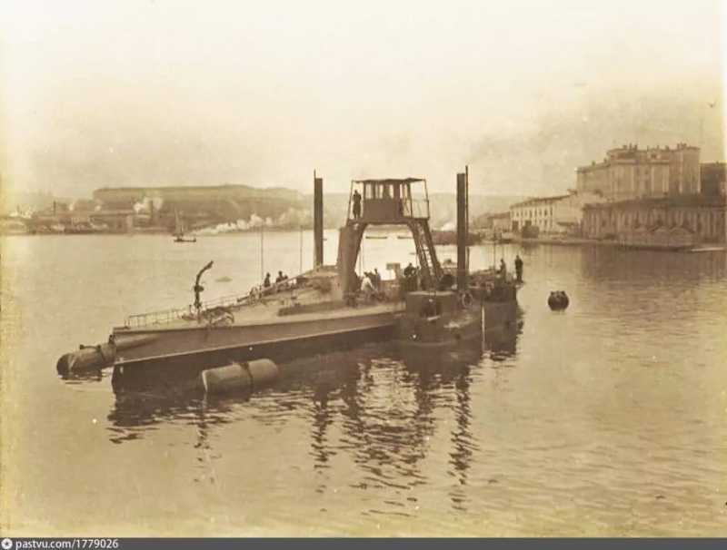 Миноносец в плавдоке. Южная бухта. 1910 г.