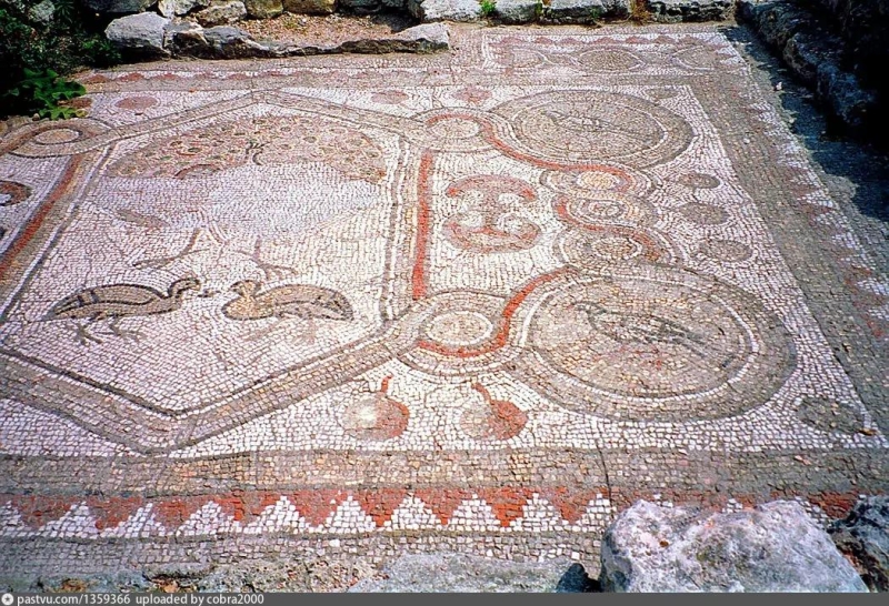 Мозаичный пол часть Базилики в базилике. 1990 г.