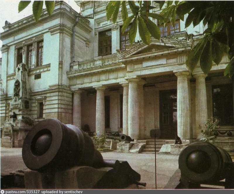 Музей ЧФ. площадка во дворике музея.