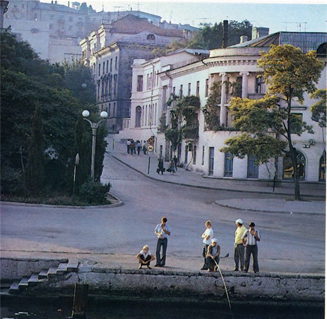 На берегу Артиллерийской бухты