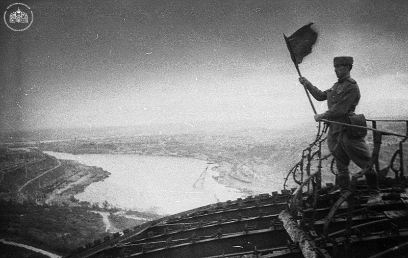 Наш флаг над Панорамой! 1944 г.