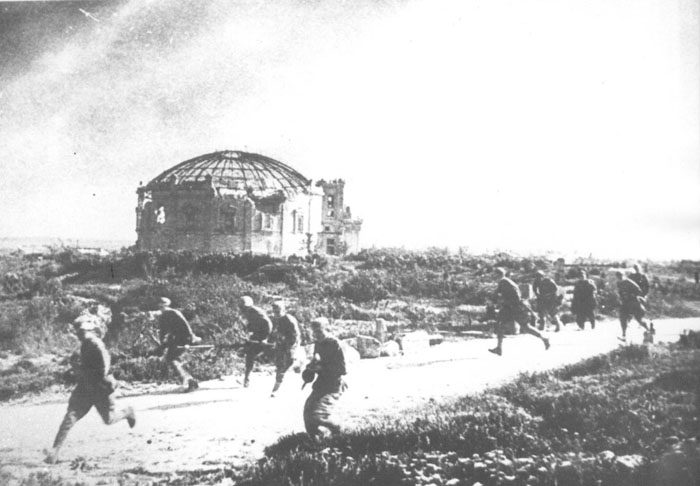 Наши атакуют на Историческом бульваре.