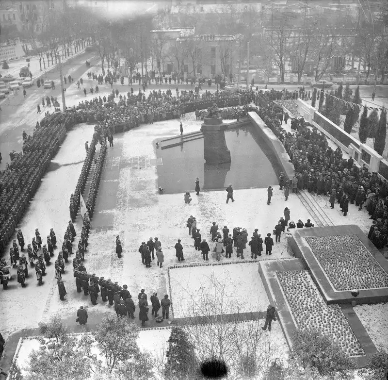 Открытие памятника подводникам - черноморцам. 1983 г.