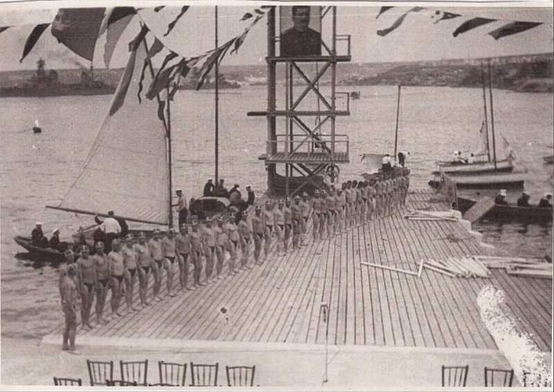 Открытие восстановленной водной станции Динамо в 1945 году