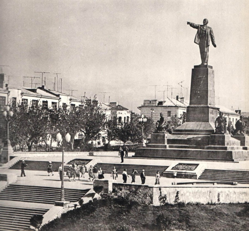 Памятник Ленину