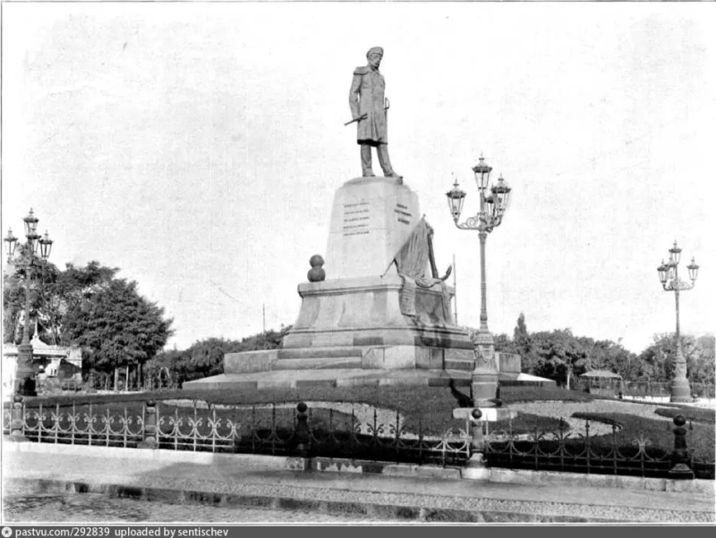 Памятник П. С. Нахимову. Начало 20-го века