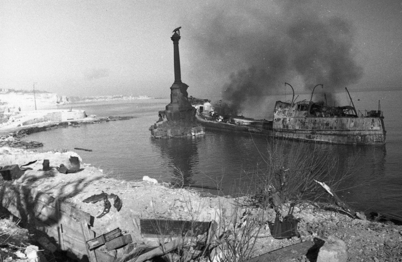 Памятник Затопленным кораблям. 1944 г.