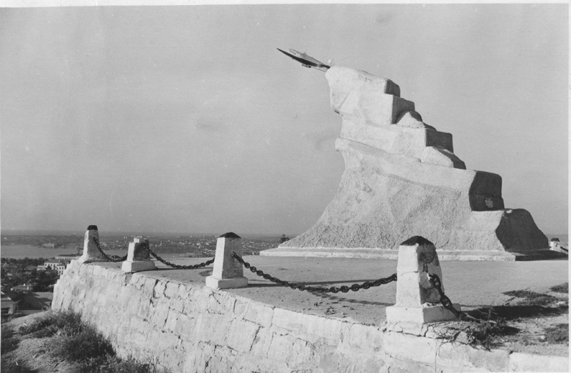 Памятник авиаторам на Малаховом кургане. 1950-е годы