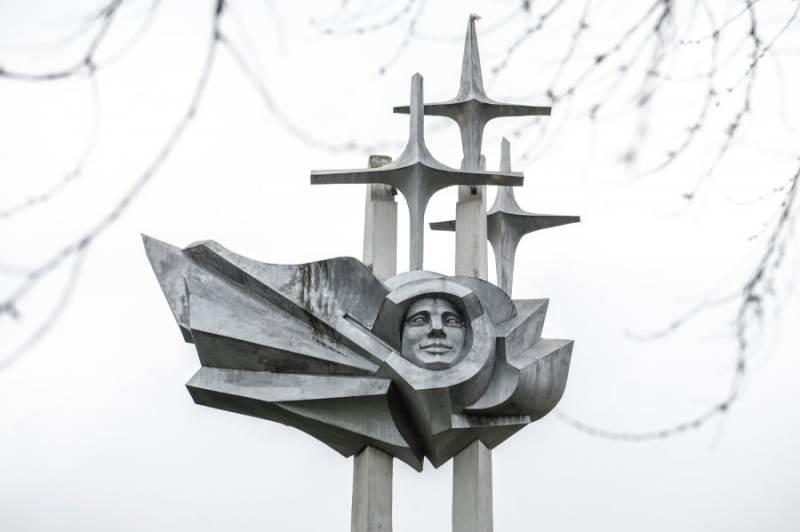 Памятник его подвигу!