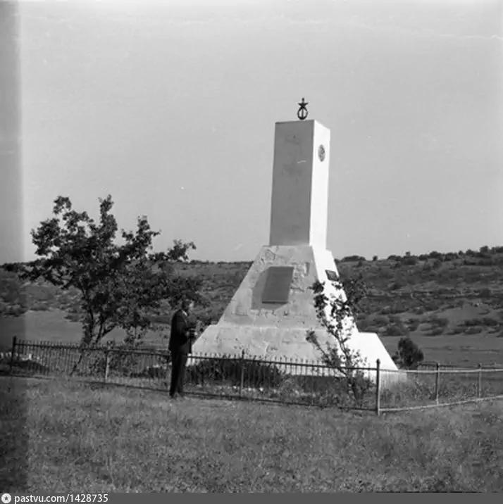 Памятник героям ДЗОТА № 11.