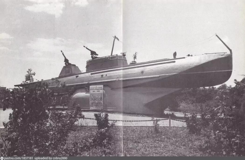 Памятник на могиле катерников. БТК. 1970 г.