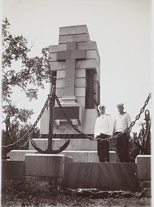 Памятник погибшим на пароходе Веста.