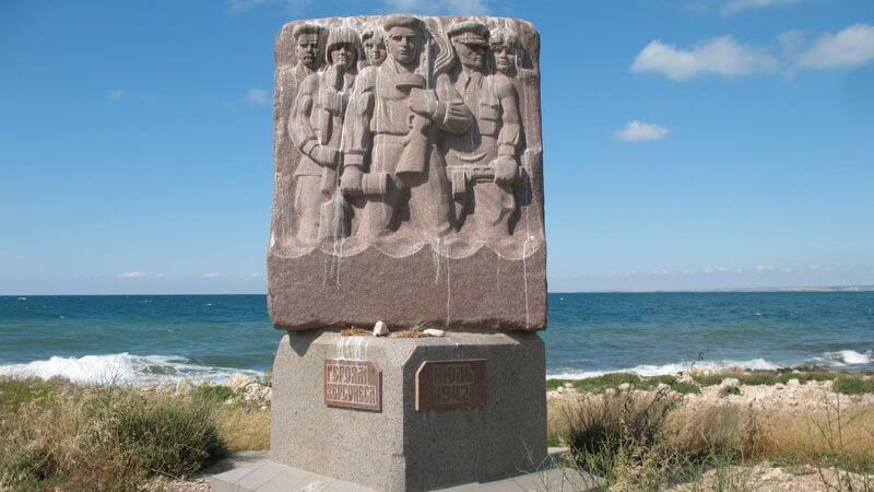 Памятник защитникам Херсонеса