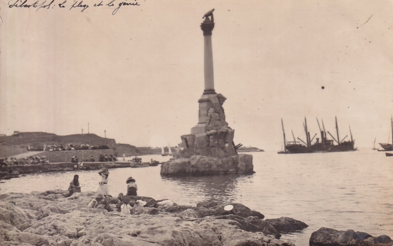 Памятник затопленным кораблям 1919 г.