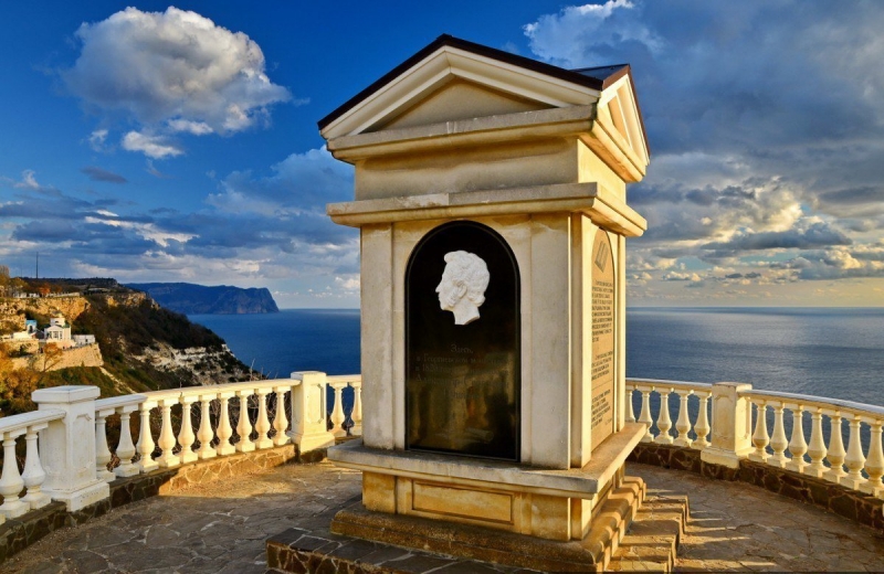 Памятный знак о посещении А. С. Пушкиным Георгиевского монастыря