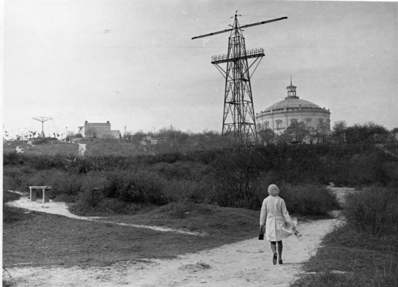 Парашютная вышка на Историческом бульваре. 1960 - 1970-е годы.