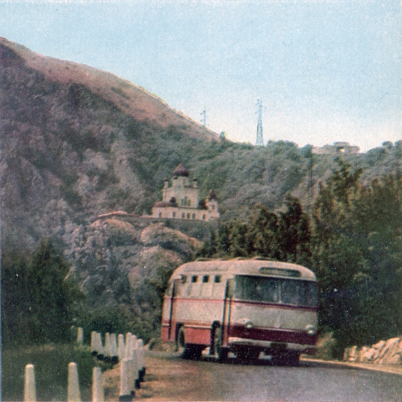 Пассажирский автобус на старой ялтинской дороге. Жесть! 1965 год.