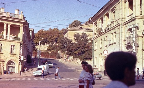 Перекресток Большой Морской и Суворова. Начало 80-х