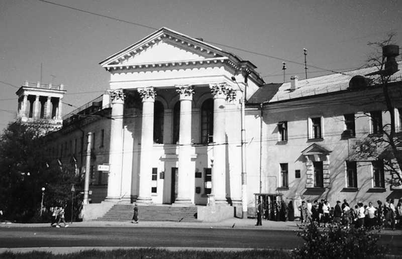 Первая городская больница. Вход в поликлинику. 1970-е годы