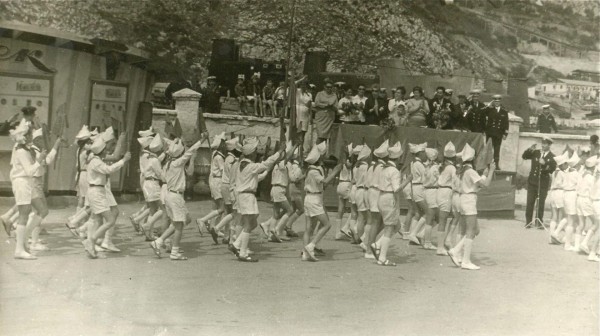 Пионеры на торжественном прохождении в Балаклаве