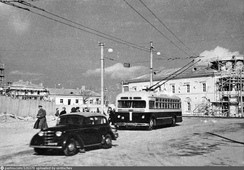 Площадь Коммуны (Ф. Ушакова). 1951 г.