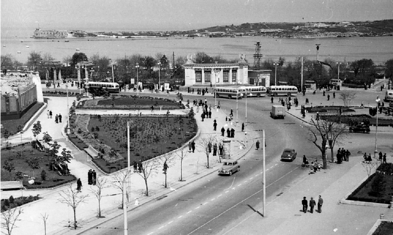 Площадь П. С. Нахимова в 60-е годы.