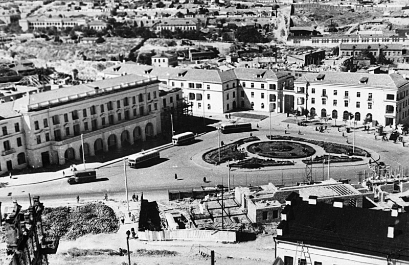 Площадь Революции (в будущем Лазарева). 1950-е